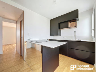 Appartement T2 à vendre – Rennes – Saint Hélier – Lumineux – Dernier étage