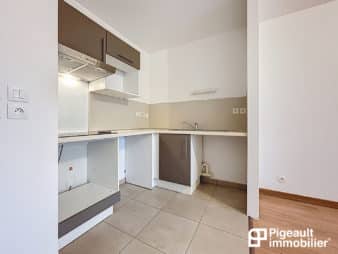 Appartement T2 à vendre  – Rennes Quartier Lorient / Saint Brieuc – Terrasse – Garage – 1 chambre