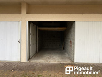 Garage fermé rue Francis Merlant