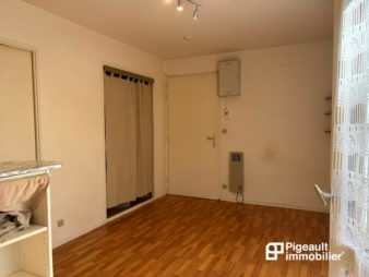 STUDIO – Non meublé – Garage fermé et balcon – Quartier Arsenal Redon