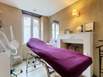 A LOUER-LOCAL COMMERCIAL 50 M²-MORDELLES CENTRE-DISPONIBLE A COMPTER DU 1ER JANVIER 2027.