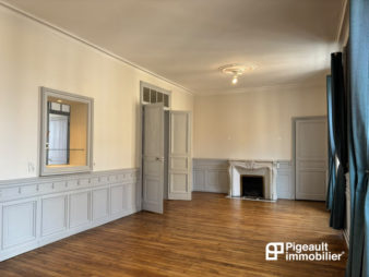 Appartement en plein centre ville – 5 pièces à RENNES